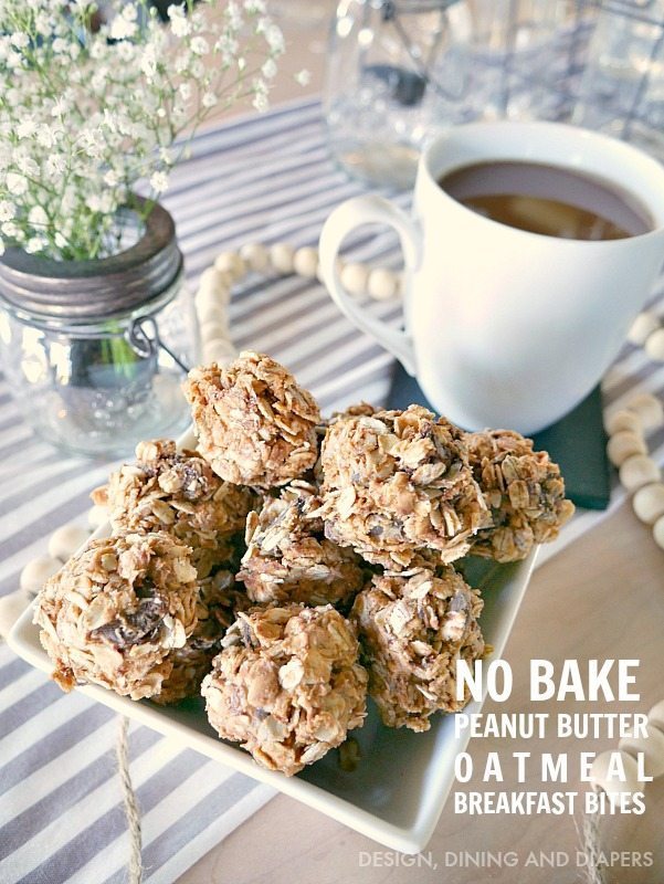 EASY No bake peanut butter oatmeal breakfast bites ! Make a batch for the whole week, such a great grab and go breakfast for the family. 