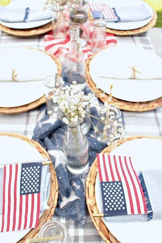 Here are a few great ideas for putting together patriotic table decorations using items from around the house and the dollar store!