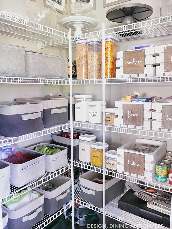 Need to get your pantry organized? Check out this pantry organization system using wooden crates and bins to help keep lunch items organized and dry food. Click for full resources. 