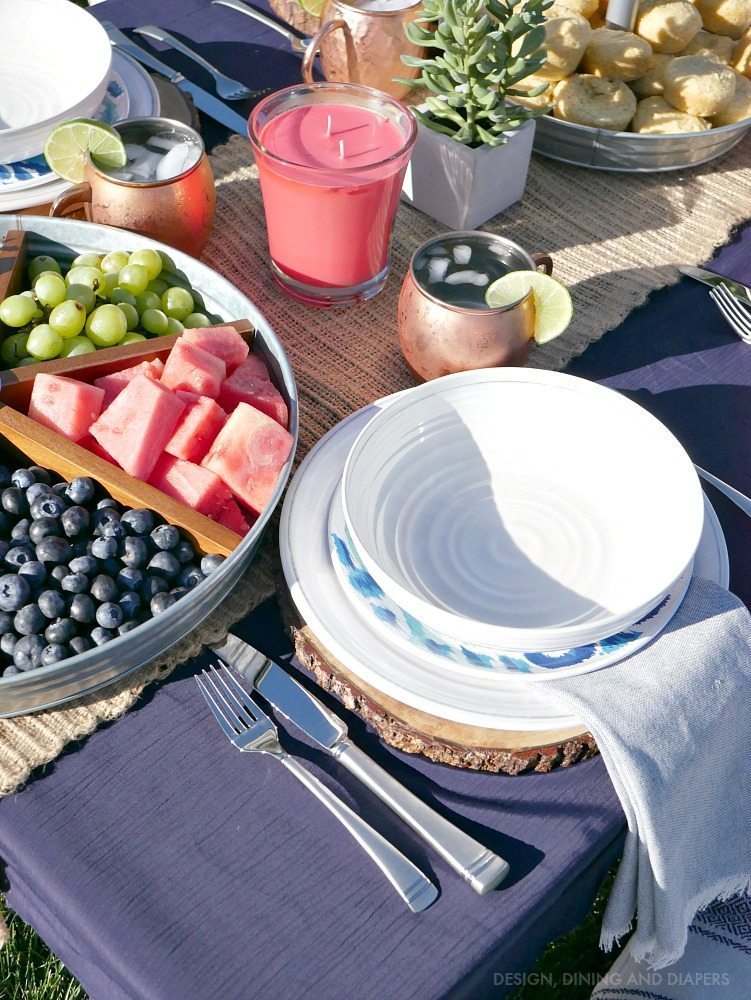 Summer entertaining ideas! Get this casual chic look for your next backyard gathering. 