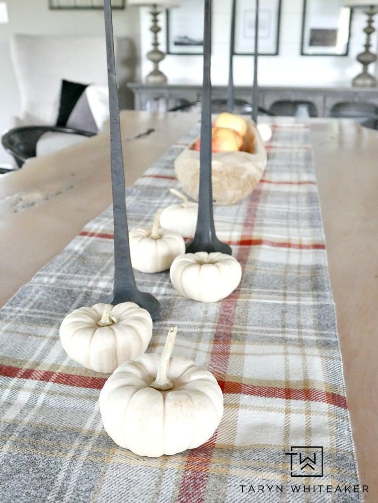 Take a tour of this Rustic Modern Fall Home Tour with blogger Taryn Whiteaker. Her home is filled with elegant touches of fall in a modern setting. Tons of white pumpkins and subtle touches of fall. Click to take a full tour!