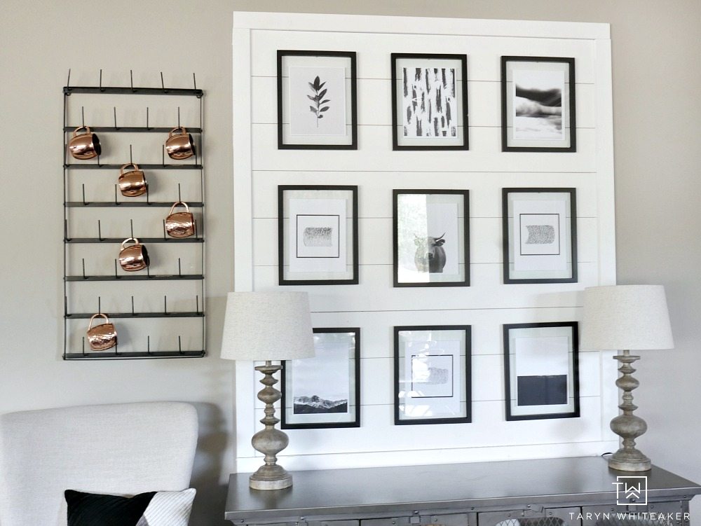 Easily recreate this rustic black and white gallery wall for your own home! Links to all the downloadable prints are in the post! 