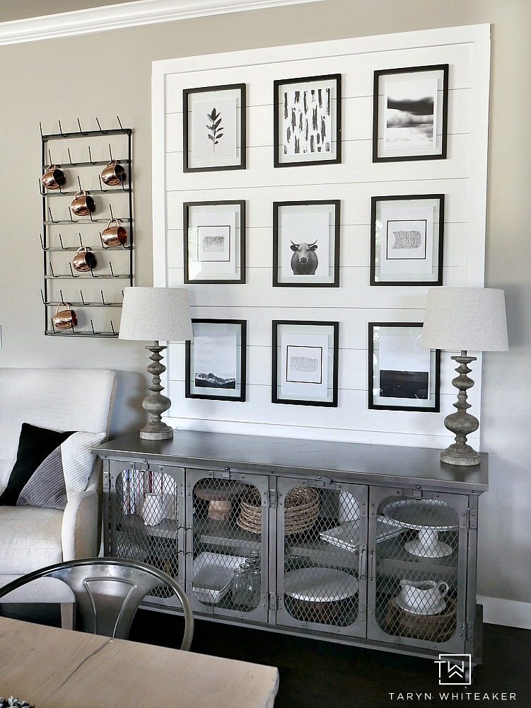 Easily recreate this rustic black and white gallery wall for your own home! Links to all the downloadable prints are in the post! 