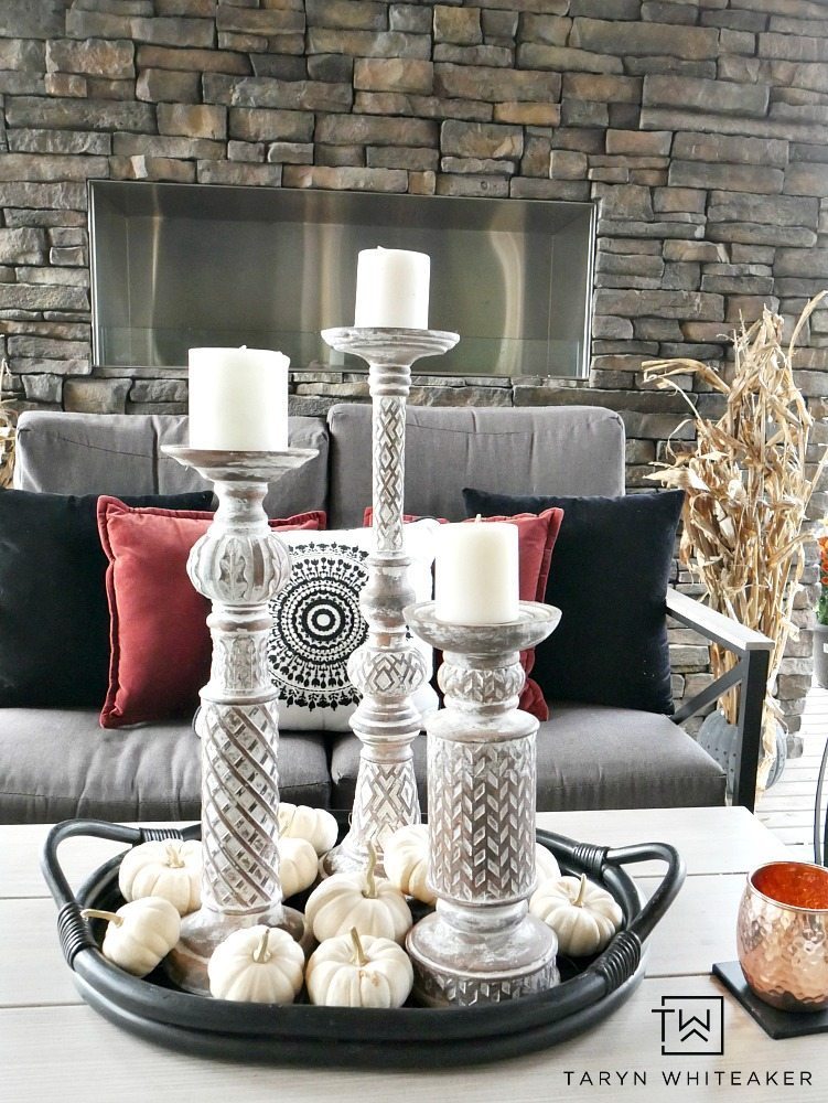 Get cozy in this fall outdoor living space! Taryn used a mixture of black and white with pops of earth tones and texture to create a bold look for fall. 