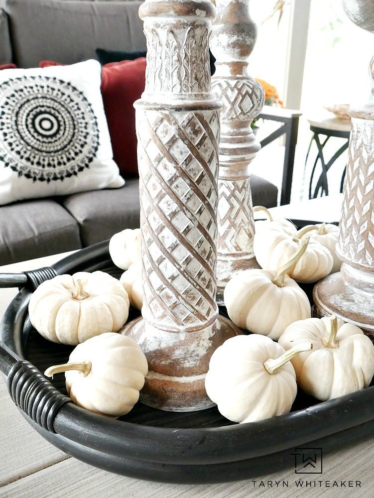 Get cozy in this fall outdoor living space! Taryn used a mixture of black and white with pops of earth tones and texture to create a bold look for fall. 