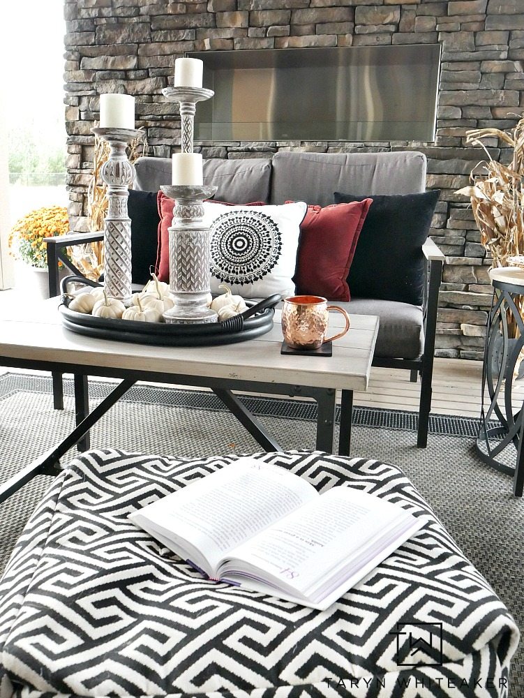 Get cozy in this fall outdoor living space! Taryn used a mixture of black and white with pops of earth tones and texture to create a bold look for fall. 