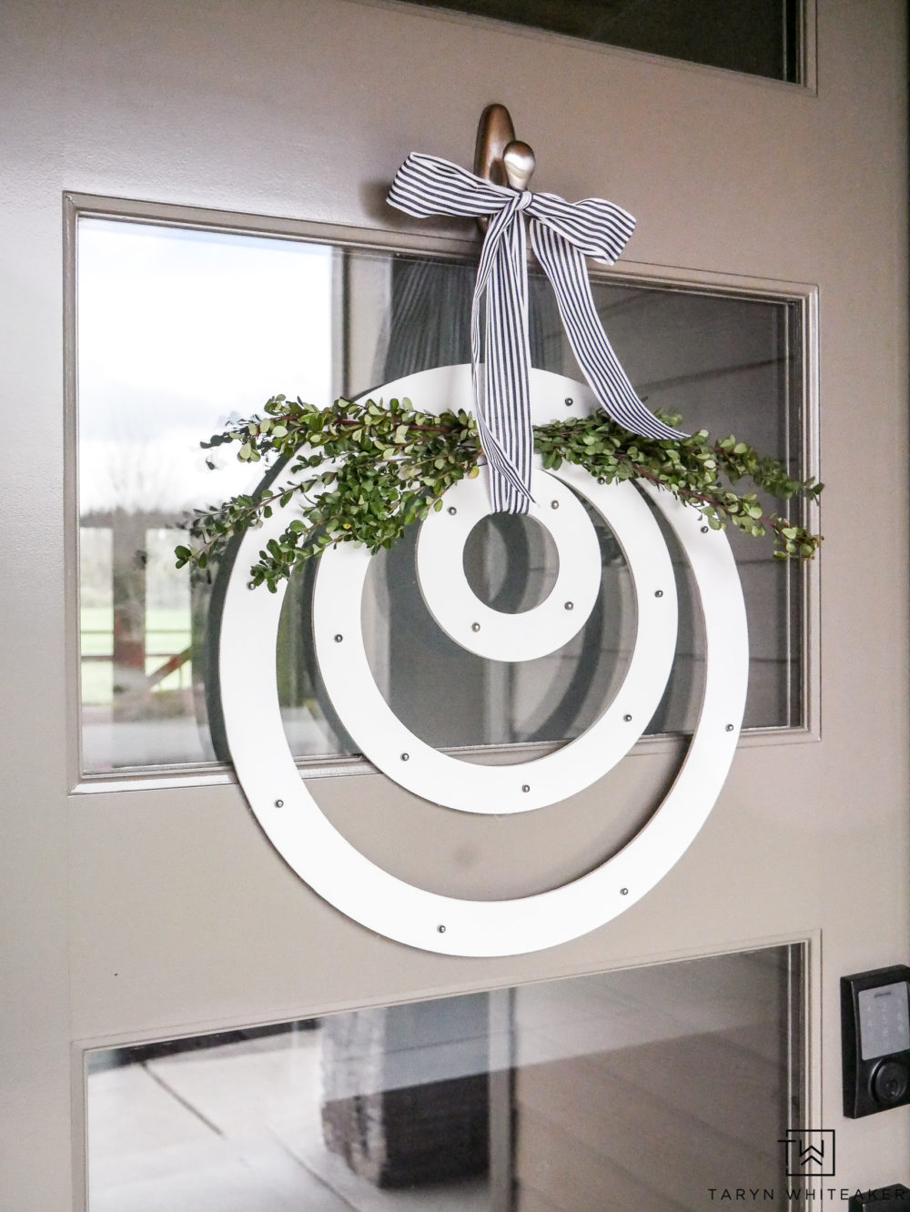 Such a unique spring wreath idea! This modern wreath is made with MDF floral wreaths with boxwood accents. 