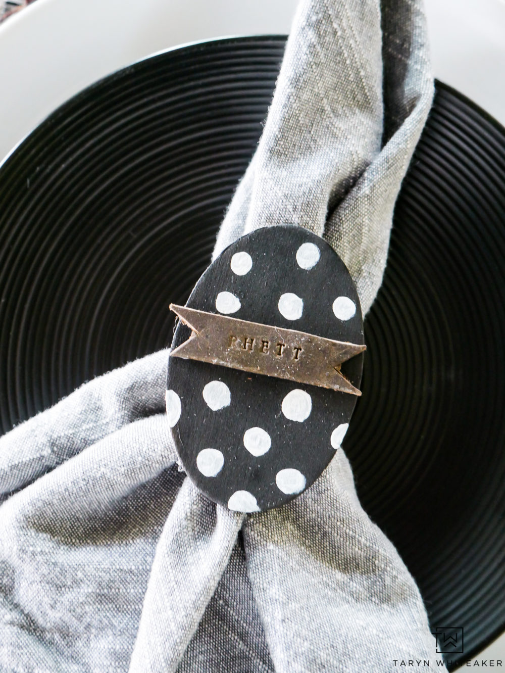 Add a little personalization to your Easter table with these DIY Easter Egg Napkin Rings ! 