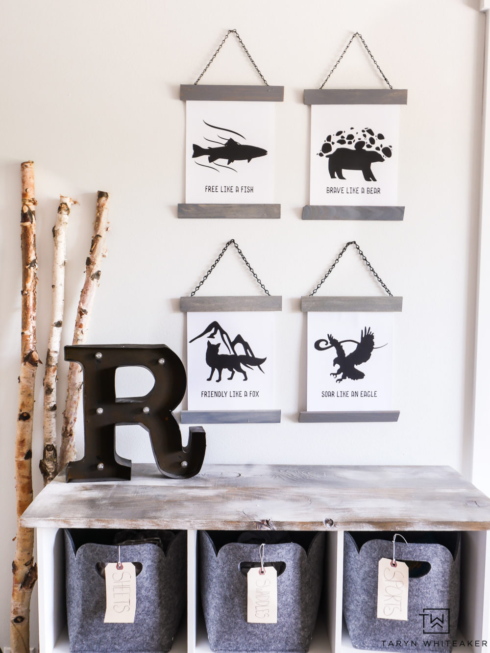 Adorable prints for a mountain inspired kid's room! Love these inspiration animal prints, download them for FREE!