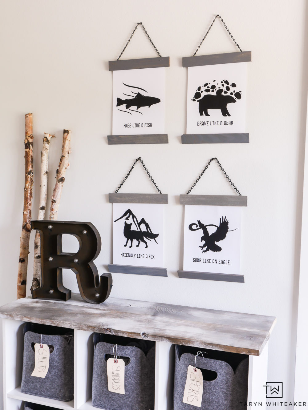 FREE Wilderness prints for your kid's room! Love these animal prints, great for a mountain inspired bedroom. 