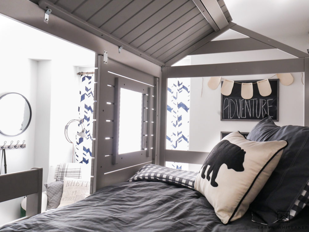 This treehouse bunkbed set is absolutely adorable. I love the gray wood mixed with charcoal bedding and bear accent pillow. 