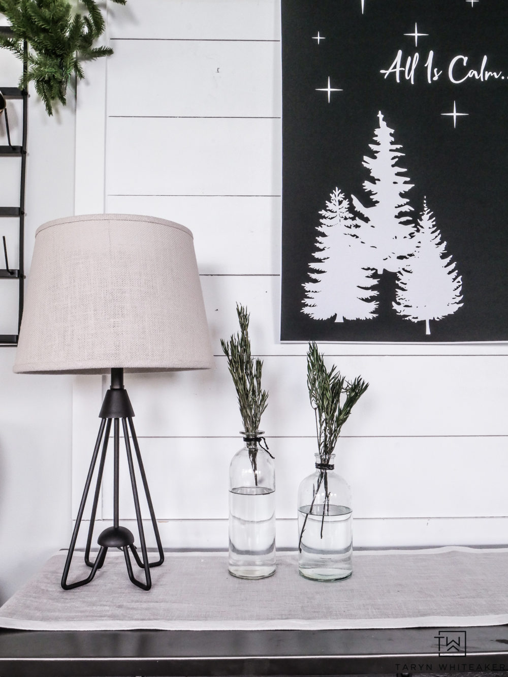 Simple black and white Christmas decor. 