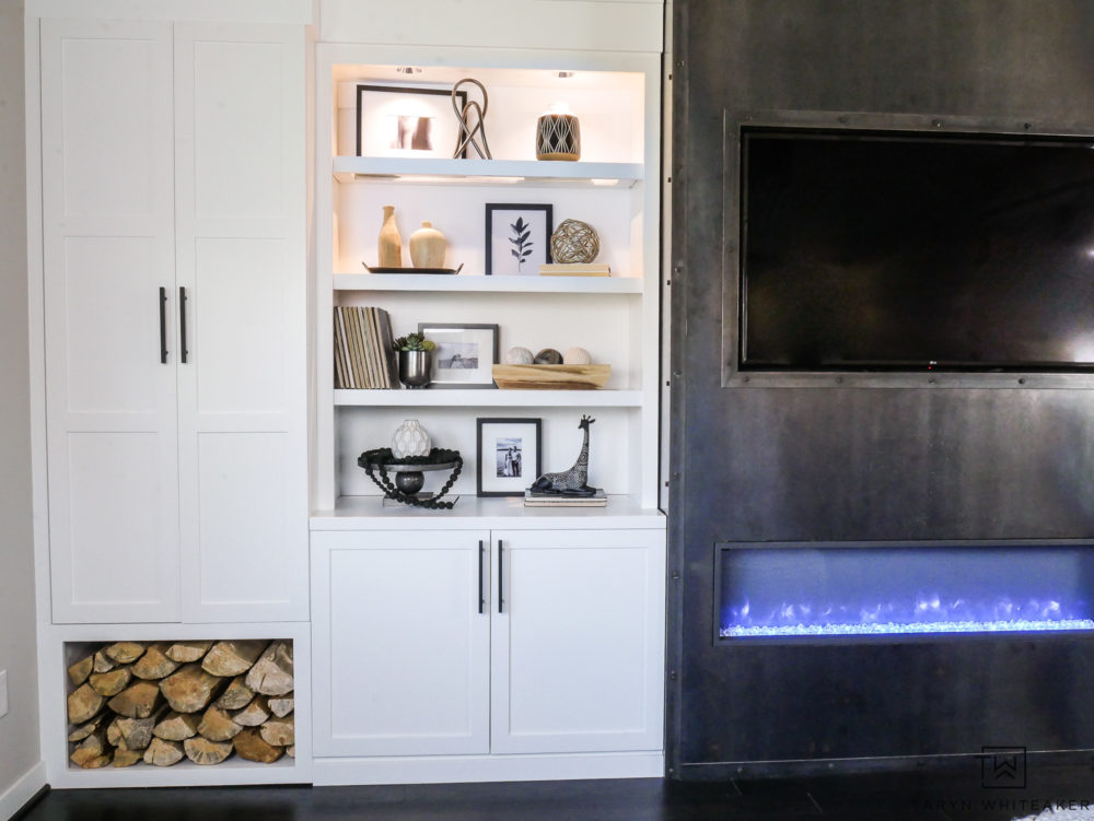 Love seeings storage for wood, even if it's just for decoration. These built ins are both decorative and also add a lot of storage . 