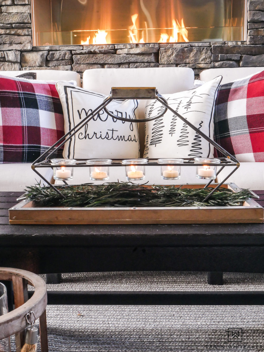 Get tips for decorating your outdoor space for the holidays! This Cozy Christmas Outdoor Living Space is all sorts of cabin chic ! 