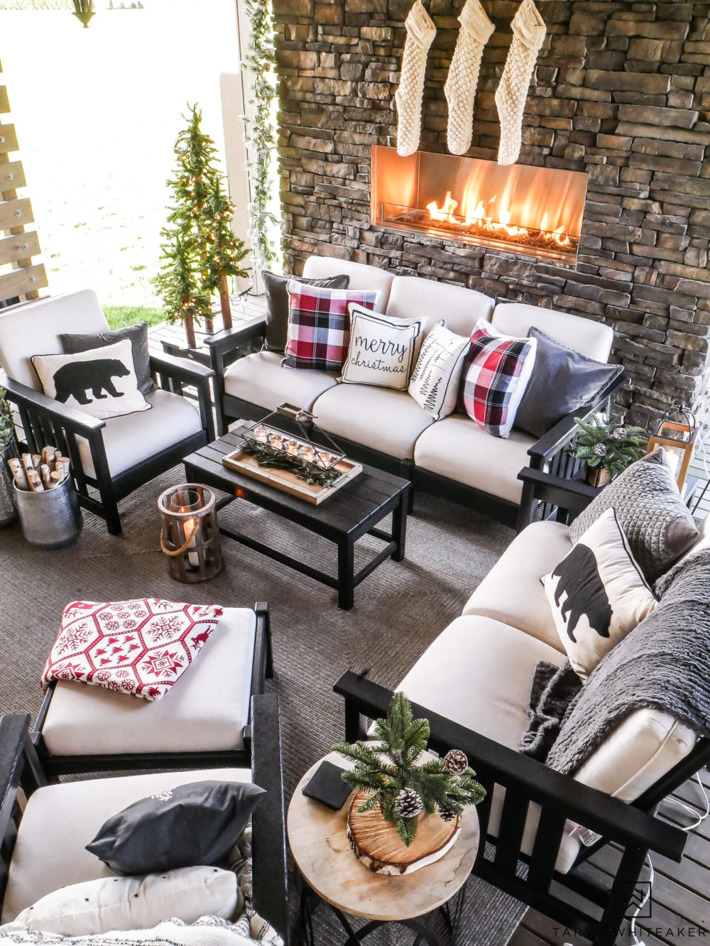 Outdoor christmas outlet pillows