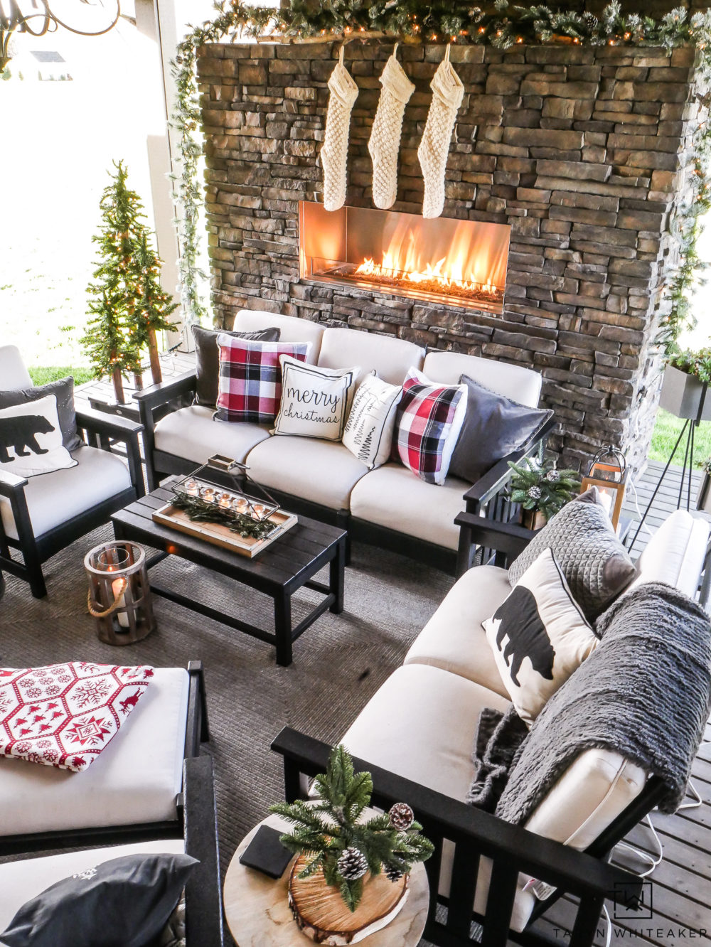 Outdoor Patio all decked out for Christmas!