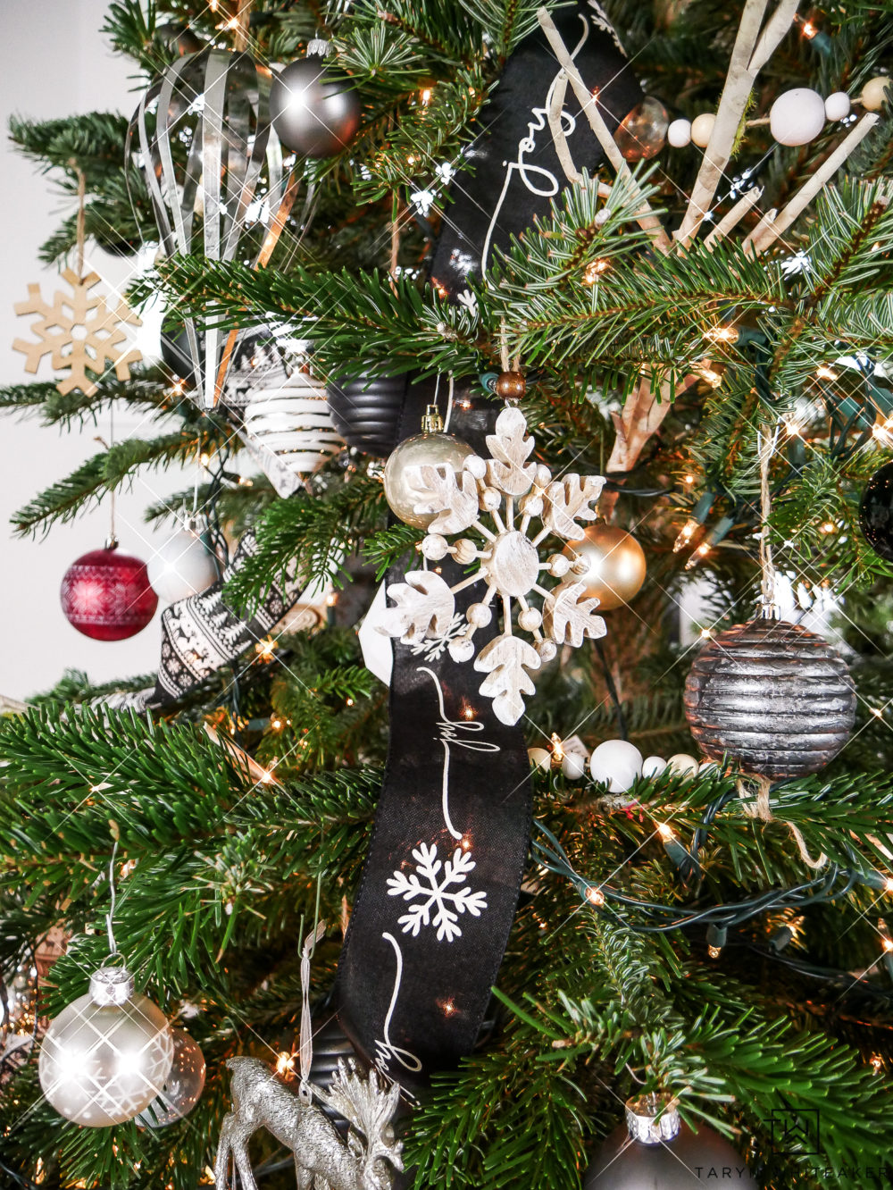 Woodland Chic ornaments, love this wood snowflake mixed with wood bead garland and metal ornaments. 