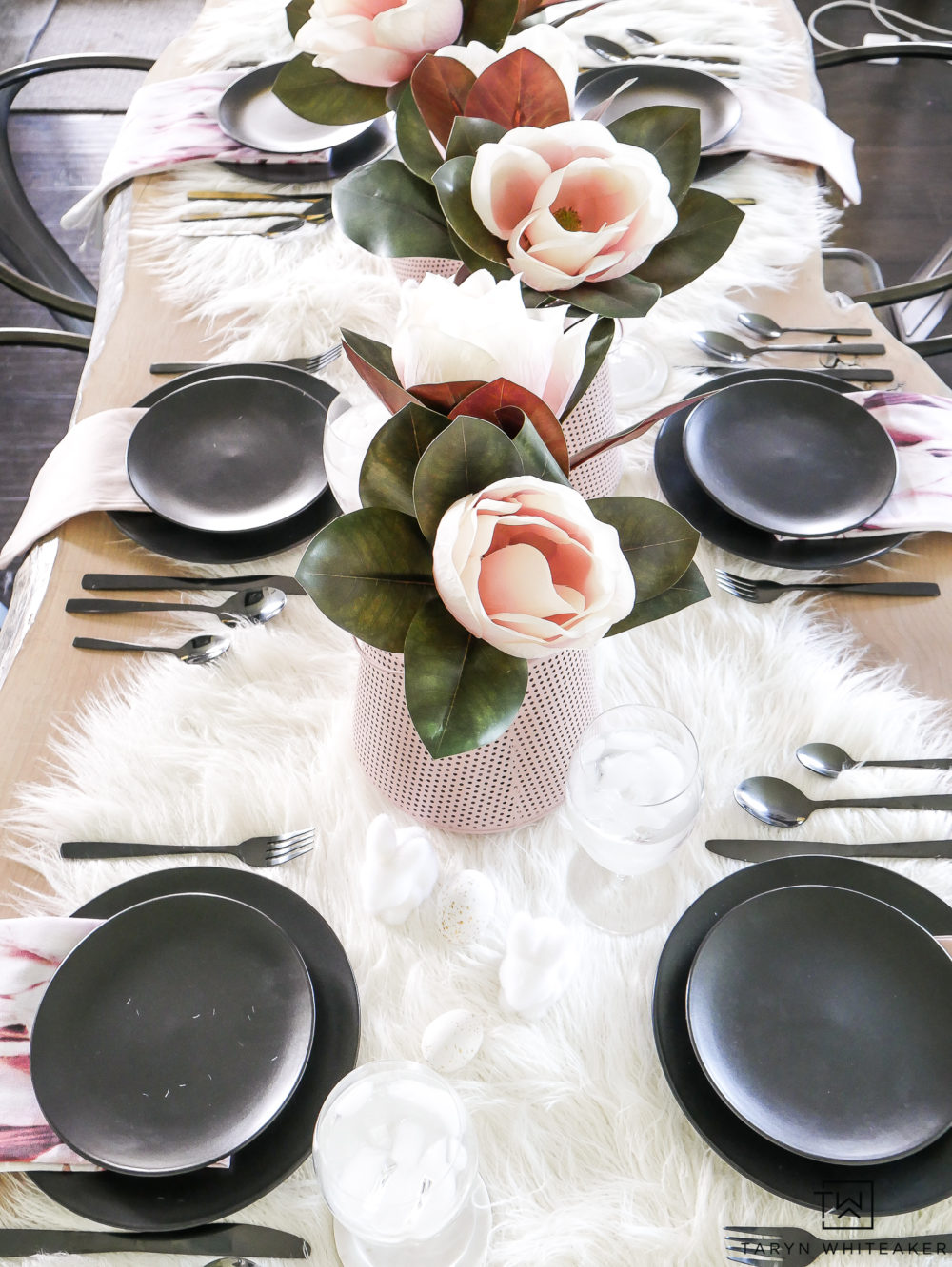 Elegant and dramatic black and pink table decorations. Perfect for a spring or summer tablescape. 