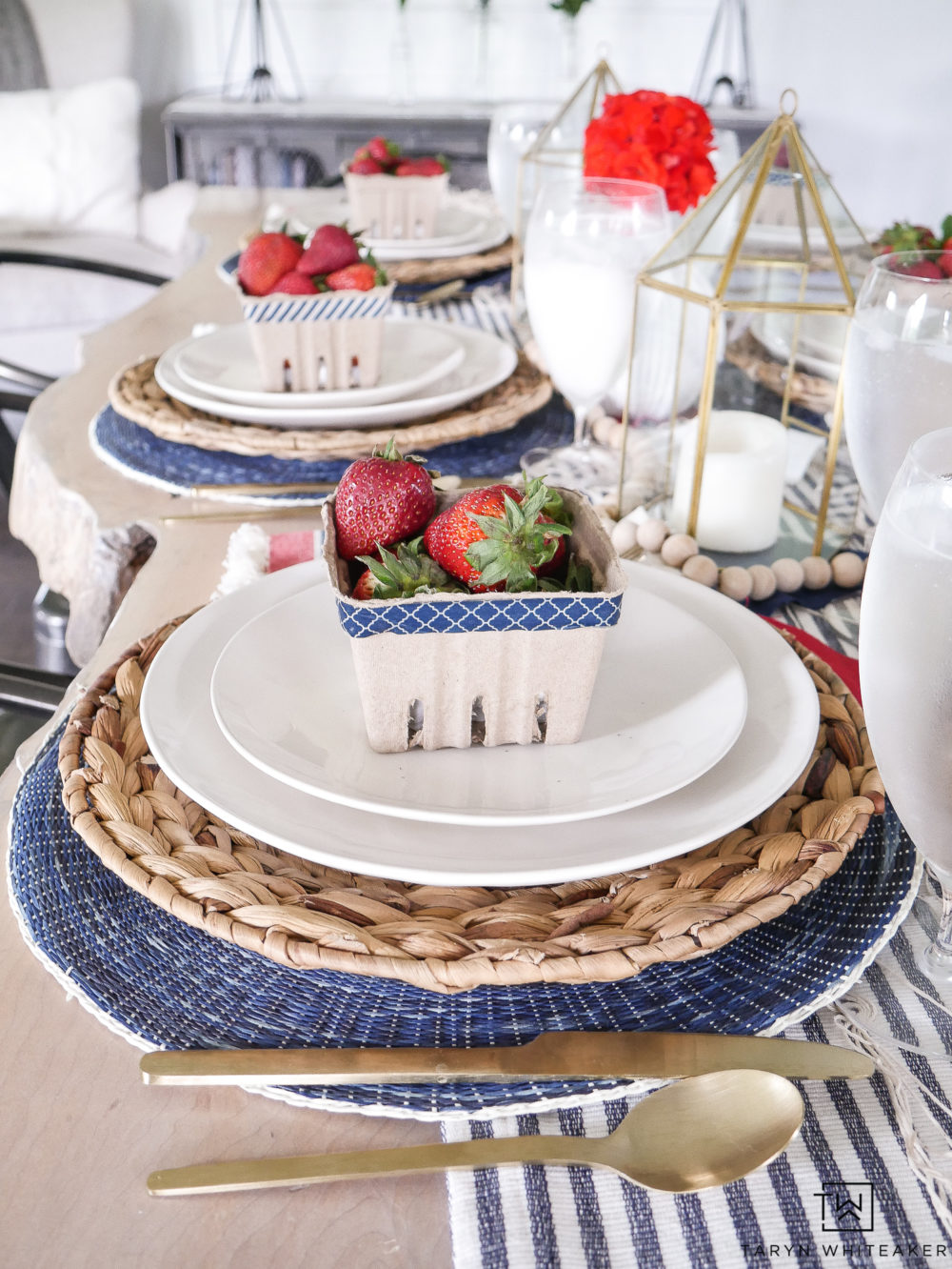 Perfect summer table setting with wicker, navy and fresh berries. The gold flatware is perfect in here. 