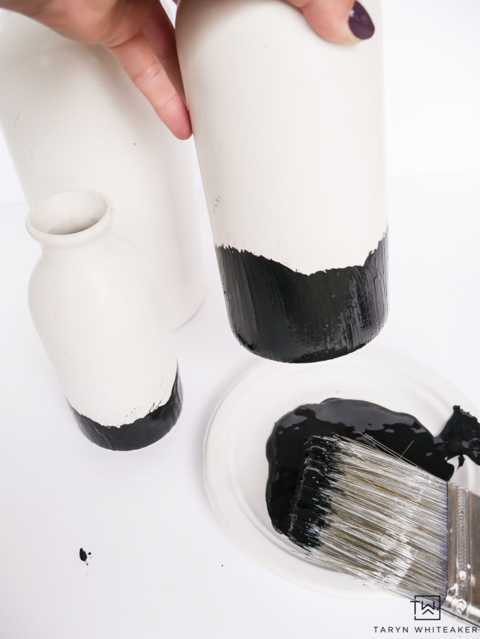 Learn how to make these DIY Black and White Modern Ceramic Vases, grab matte ceramic vases at the craft store and use black chalk paint with a water color effect. 10 minute craft anyone can do. 