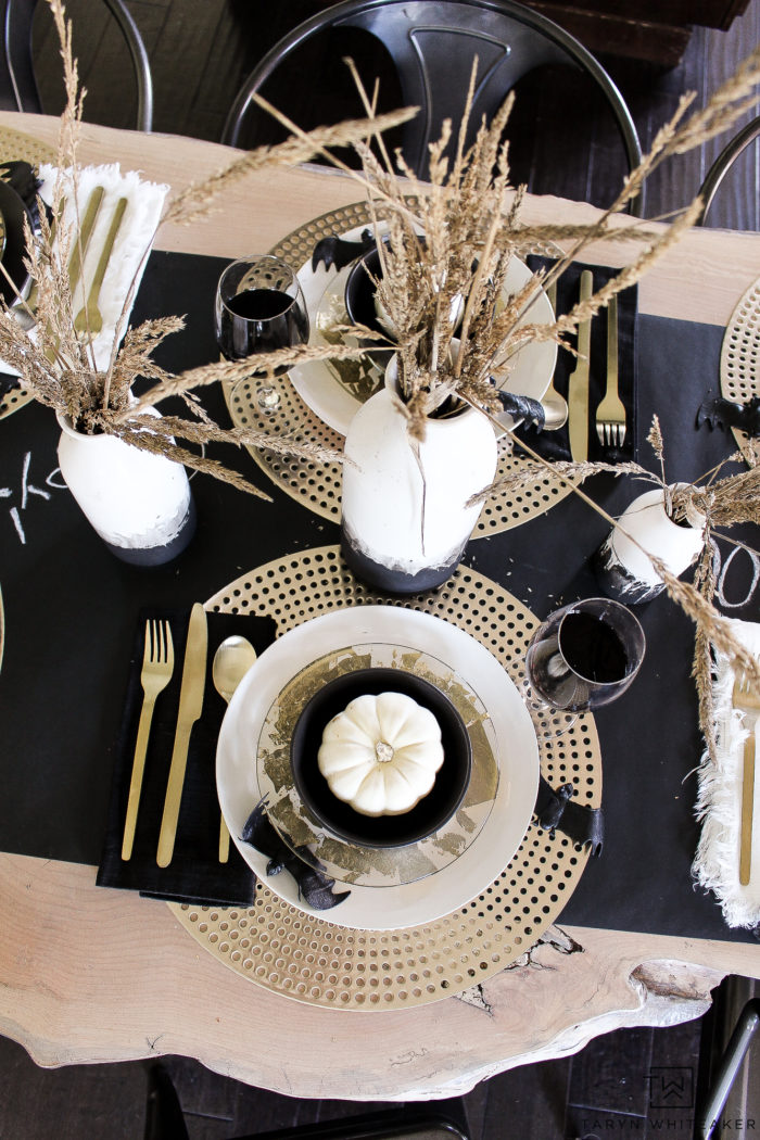 Tour this chic black and gold Halloween table filled with glam elements and lots of texture! Love this Halloween Table Decor.