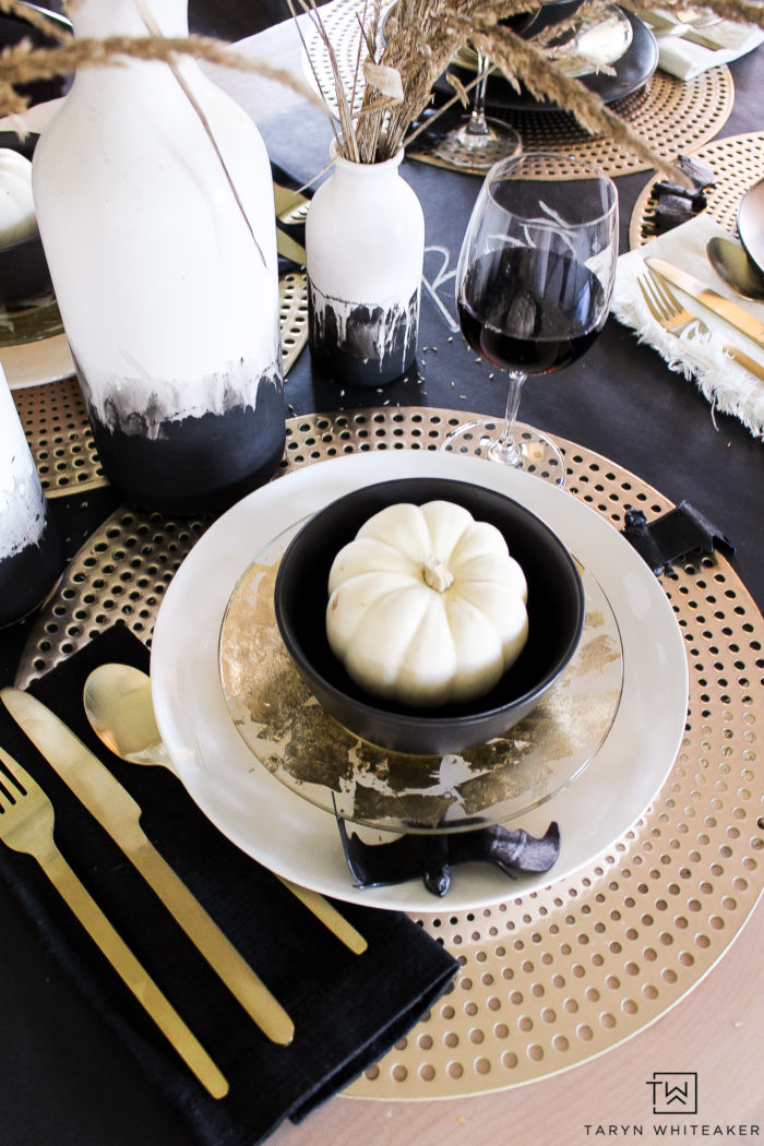 Tour this chic black and gold Halloween table filled with glam elements and lots of texture! Love this Halloween Table Decor.