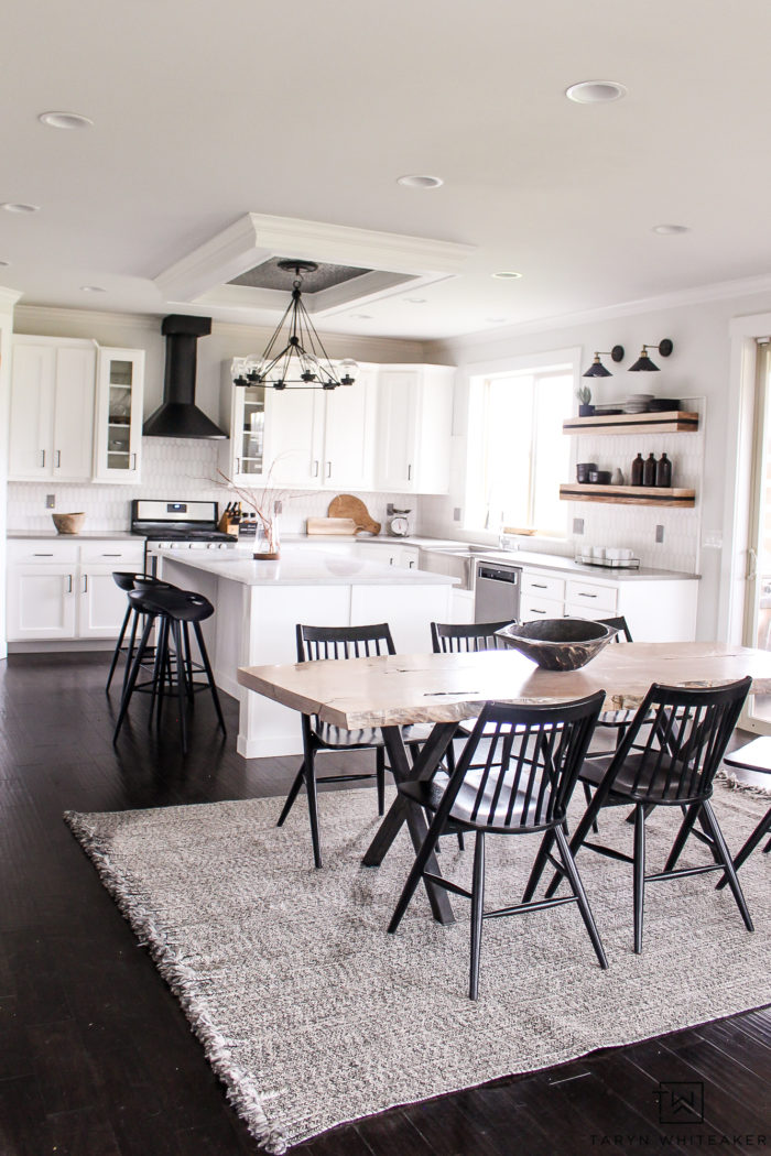 Check out this black and white modern kitchen makeover, the transformation is crazy! Love the rustic modern touches and open kitchen shelves. 