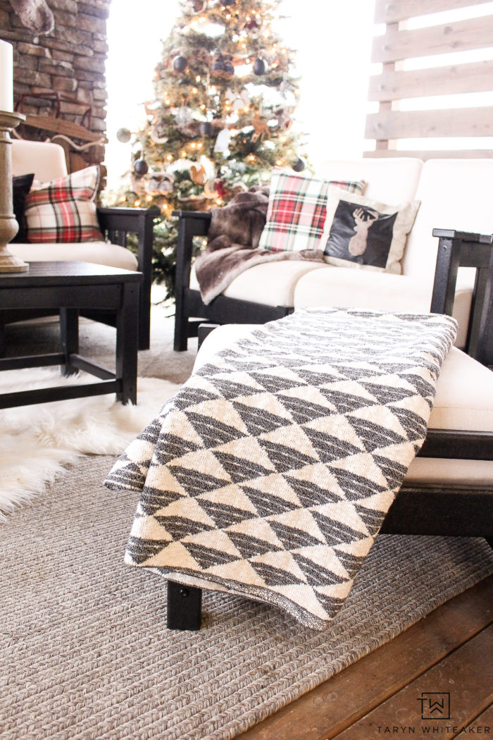 Learn how to get this cabin chic christmas look in your own home using a mixture of woodland christmas decor, tartan print and modern black accents!