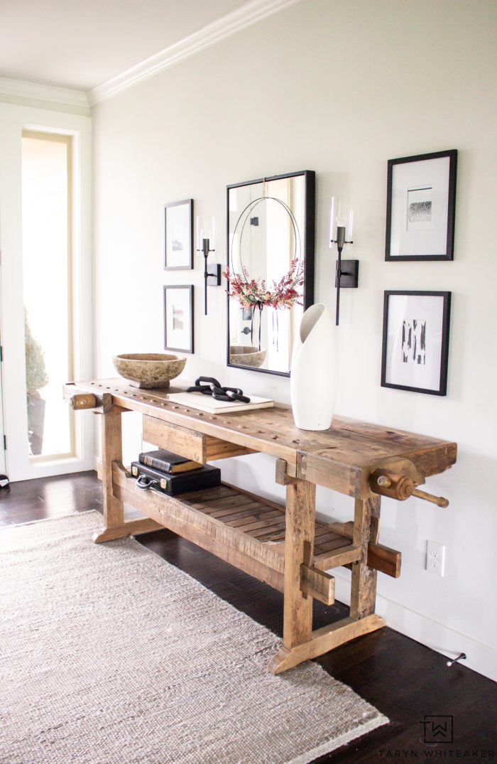 Spring entry way with black and white modern tones and a simple wreath. 