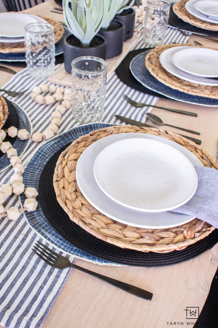 This Minimalistic Spring Table Decor allows you to add a pop of spring to your home while still keeping it clean and modern. Love the black and white decor. 