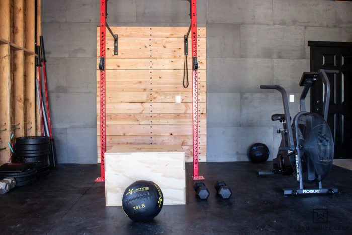 Take a tour of this home crossfit gym! Complete with Concreate wall panels, a rig and bike. Perfect set up for home workouts.