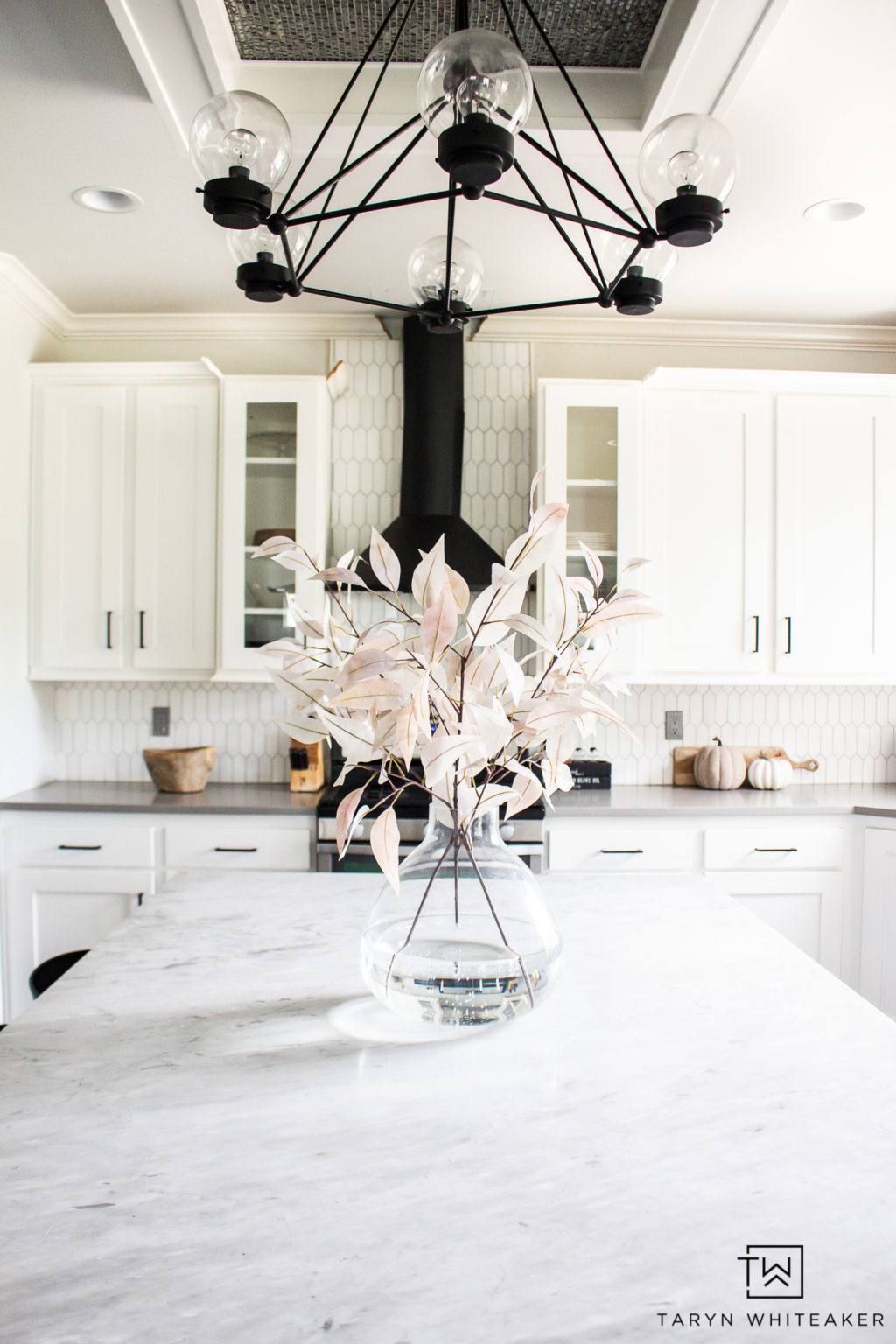 Simple Fall Home Tour - Taryn Whiteaker Designs