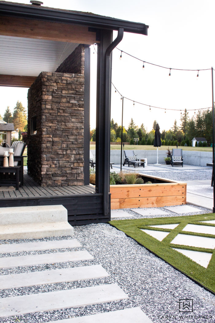 Backyard design with modern concrete wall and turf design. 