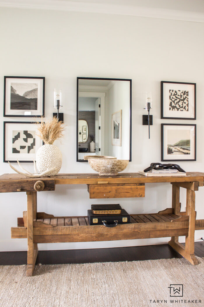 Get these tips for picking out art for an entry way! Tips for blending different artwork together for a cohesive modern look.