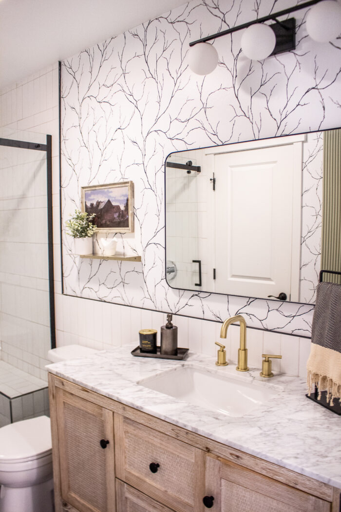 black and white bathroom