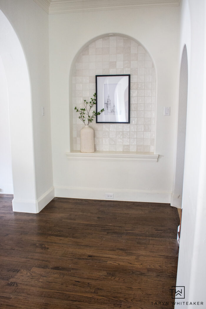 Tiled Arched Wall Niche! Learn how to update your space with a transitional modern look using ceramic tile and neutral decor accents. 