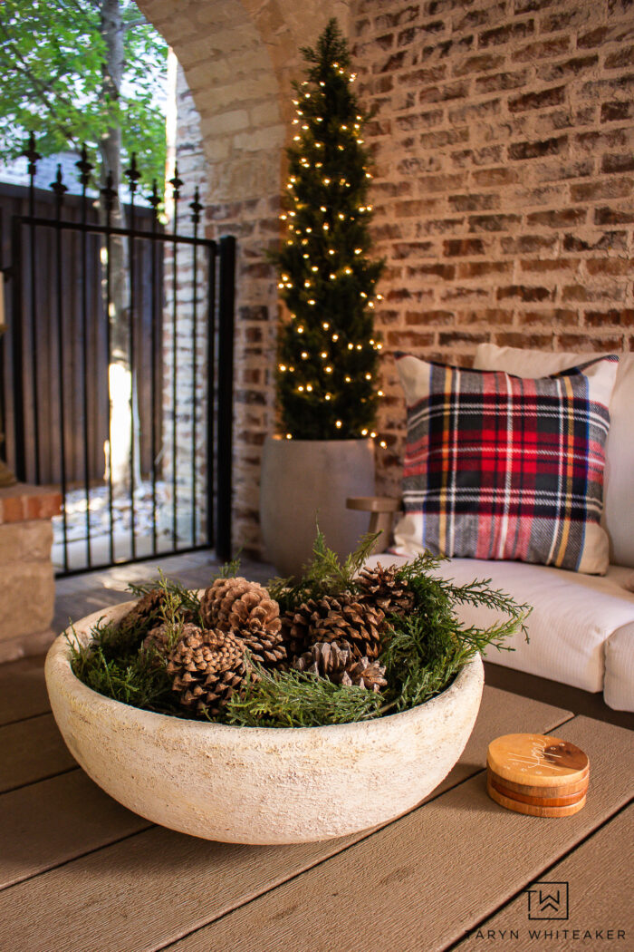 https://tarynwhiteaker.com/wp-content/uploads/2023/11/TarynWhiteakerDesigns_OutdoorFireplaceChristmas-4-1-700x1050.jpg